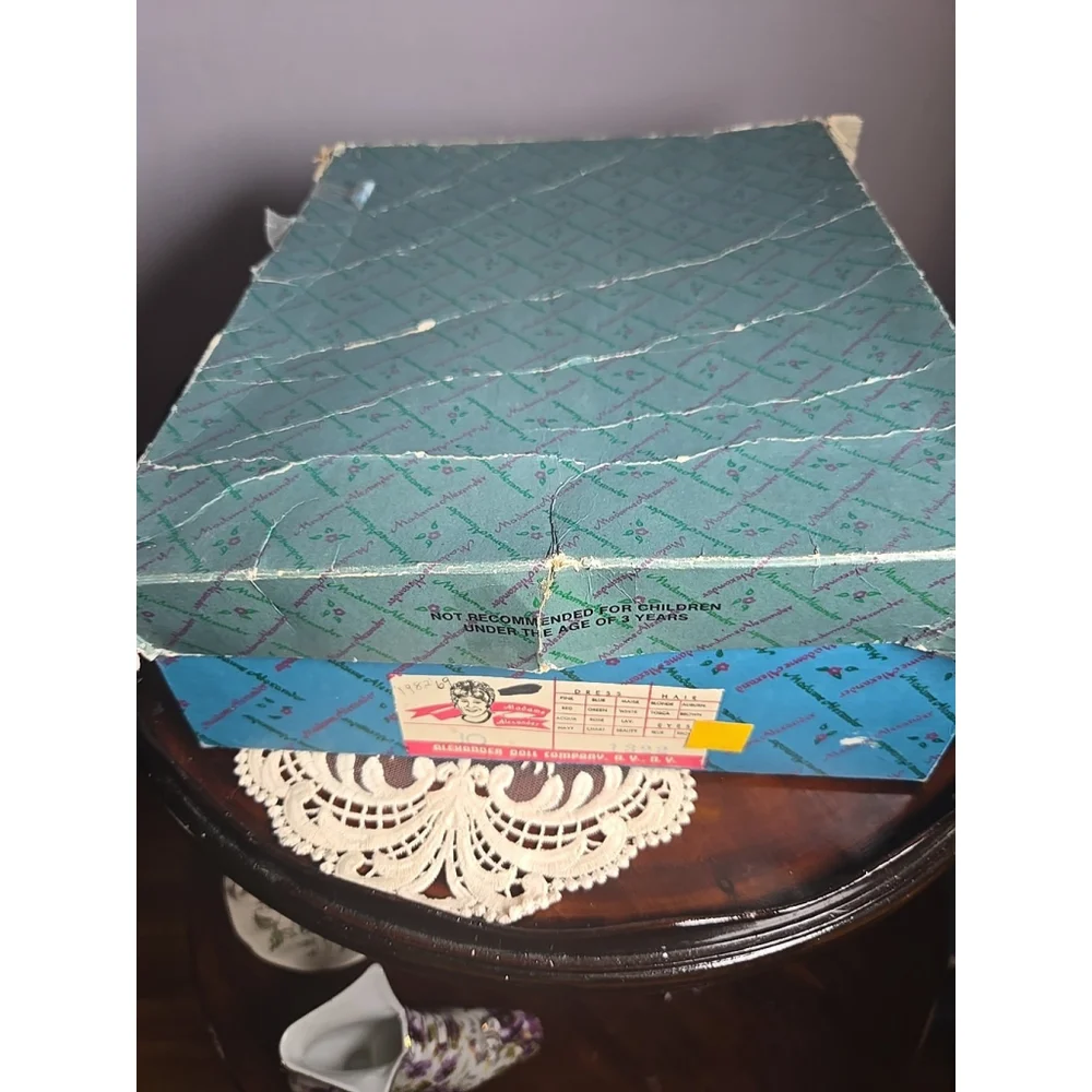 Vintage Madame Alexander Doll Jo 1322 with‎ Original Box